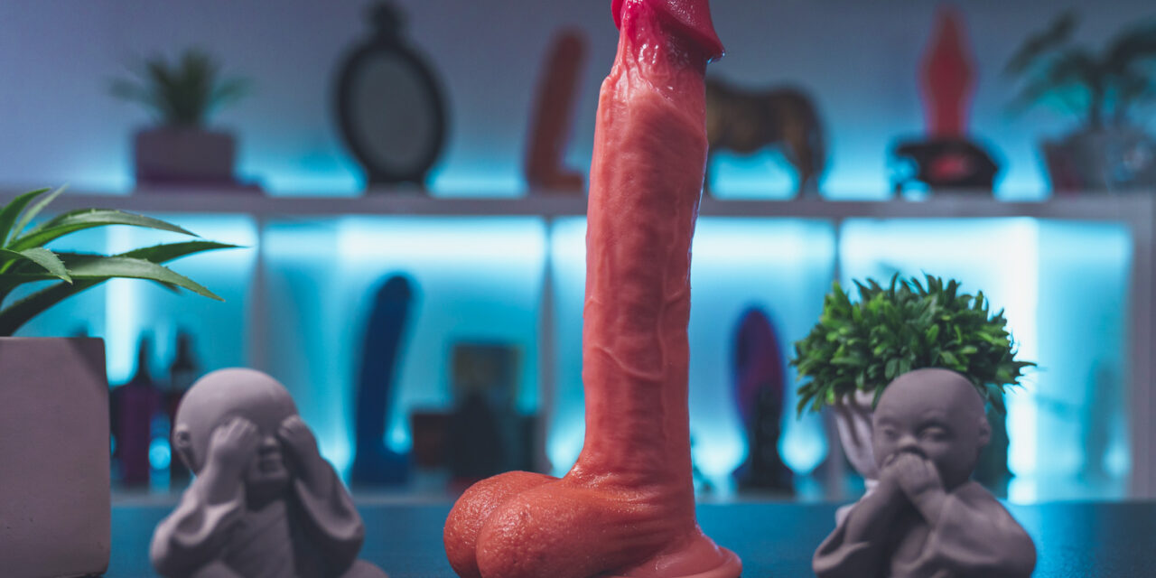 Nestorm – Realistischer Dildo mit 3D Hoden